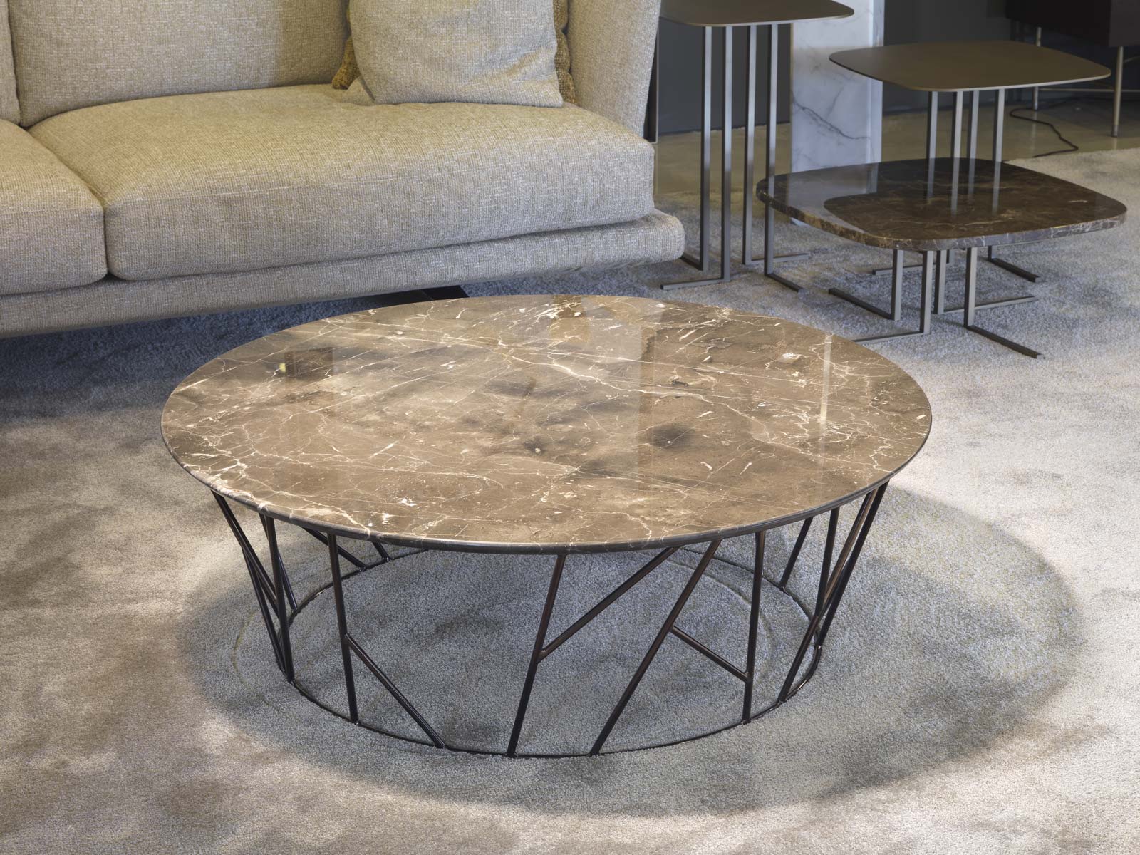 Central coffee table with marble top velvet Twig